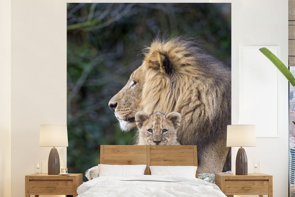MuchoWow Fototapete für Wohnzimmer oder Schlafzimmer Wandtapete Vinyl Motivtapete Erwachsener Löwe mit Jungtier - 195x240 cm - Gemusterte