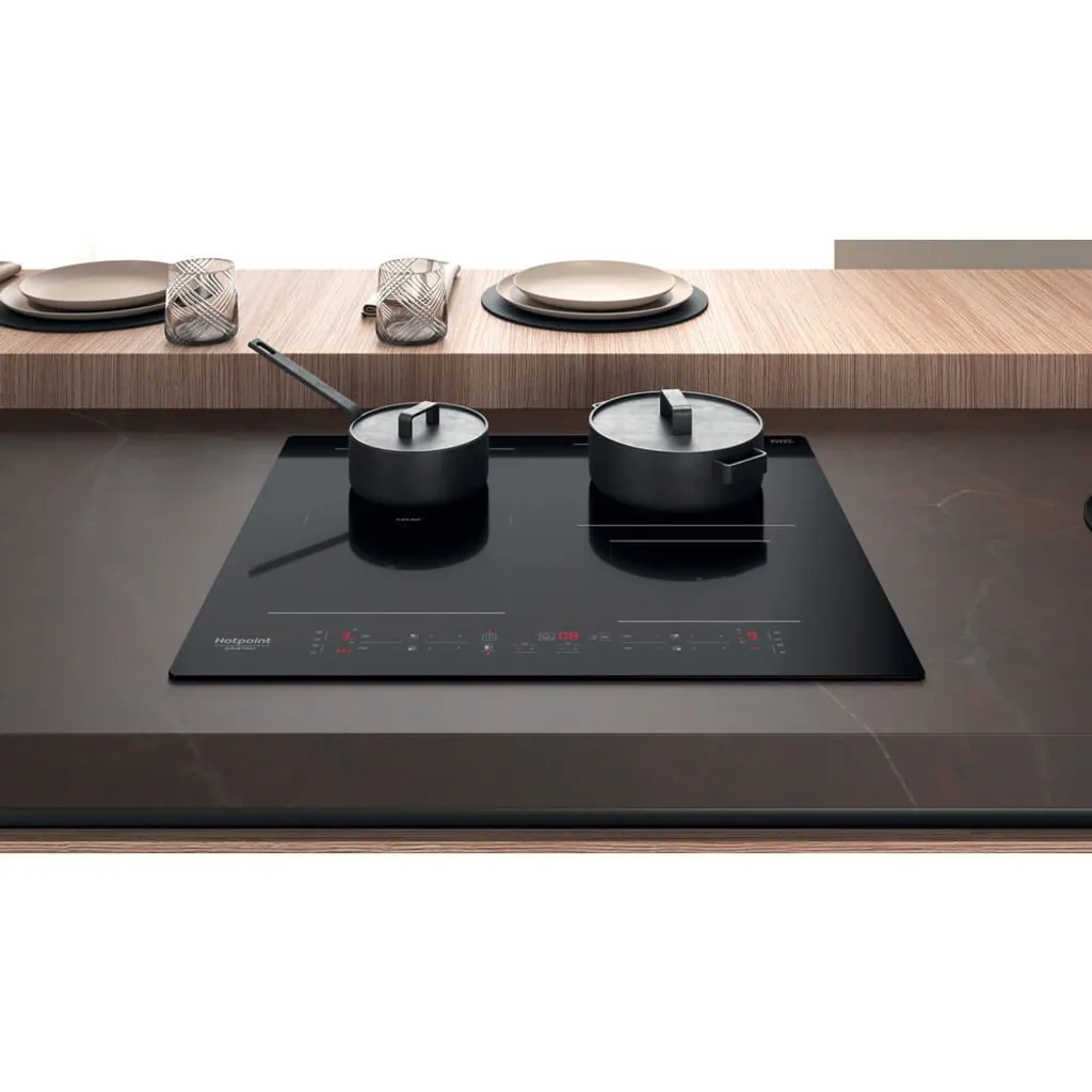 Table Induction Hotpoint HB3160CNE Commande Tactile et Booster Puissant