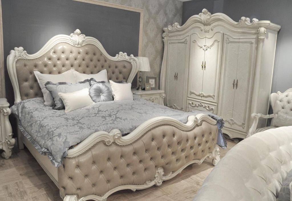 Luxus Klassisches Schlafzimmer 4tlg. Bett Nachttischen Kleiderschrank Nachttisch