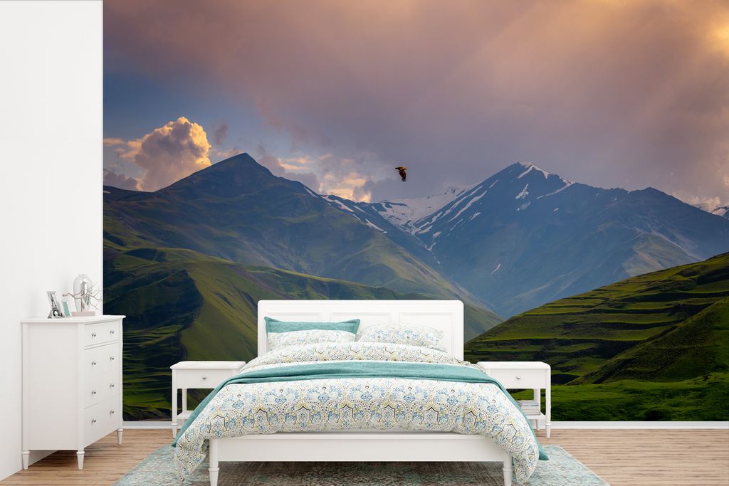 MuchoWow Fototapete für Wohnzimmer oder Schlafzimmer Wandtapete Vinyl Motivtapete Ein Vogel fliegt über die Berge in Aserbaidschan - 600x400 cm...