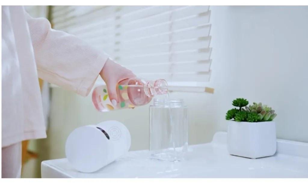 Distributeur de bain de bouche rechargeable avec écran LED connecté
