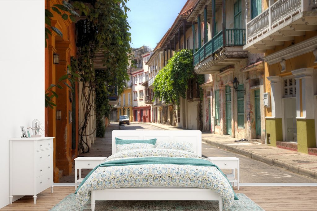 MuchoWow Fototapete für Wohnzimmer oder Schlafzimmer Wandtapete Vinyl Motivtapete Straßenszene im alten Cartagena in Kolumbien - 330x220 cm - F...
