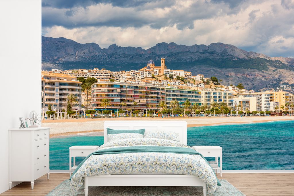 MuchoWow Fototapete für Wohnzimmer oder Schlafzimmer Wandtapete Vinyl Motivtapete Ein Blick auf die Promenade am Strand von Altea - 600x400 cm -...