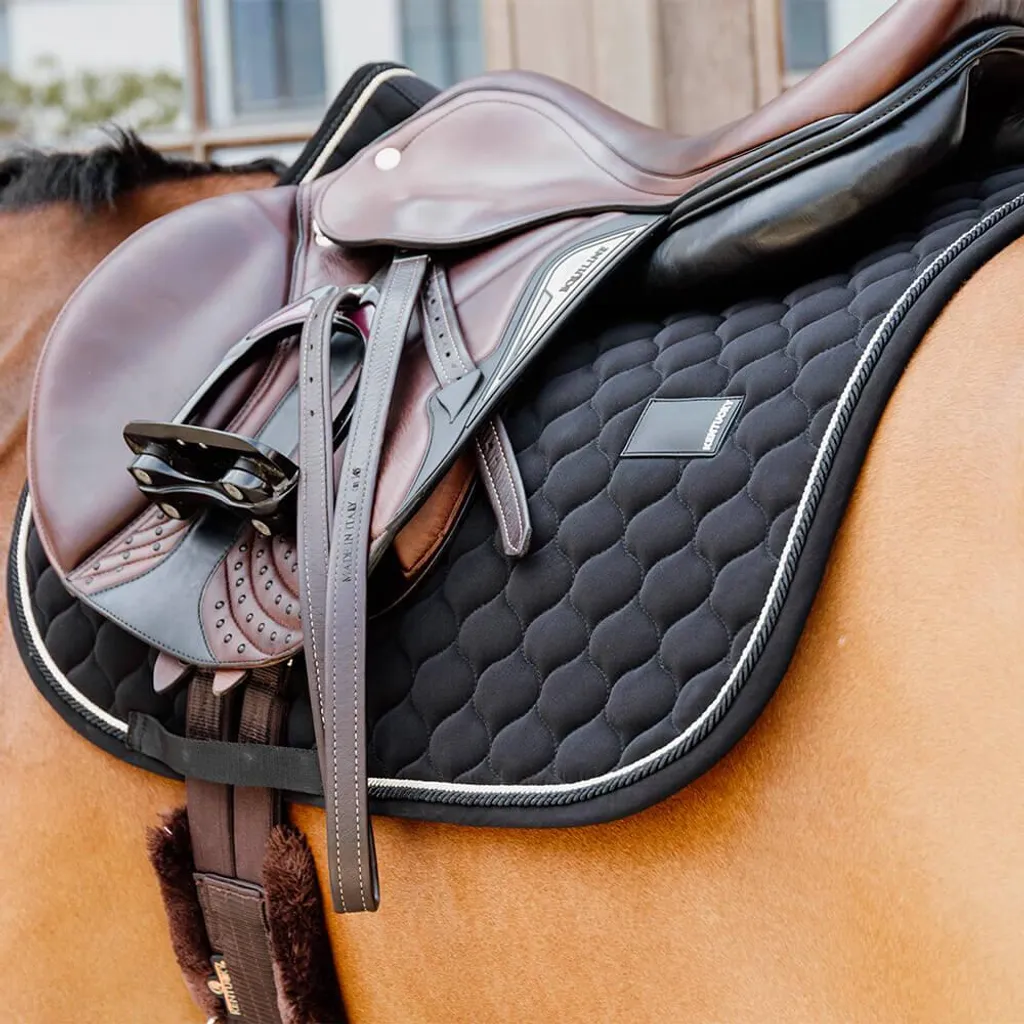 Kentucky Horsewear Tapis de Selle Jumping Onion Quilt Noir en Taille Full