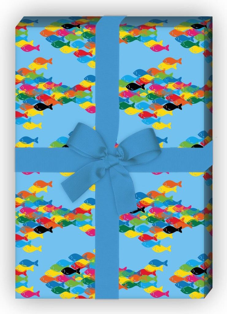 Modernes Sommer Geschenkpapier mit buntem Fisch Schwarm auf blau - G7524, 32 x 48cm