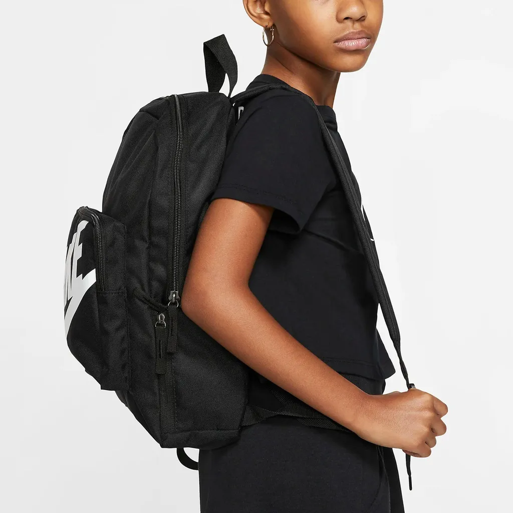 Zaino Nike Classic Junior BA5928010 | Recensione e Caratteristiche 16L - 12
