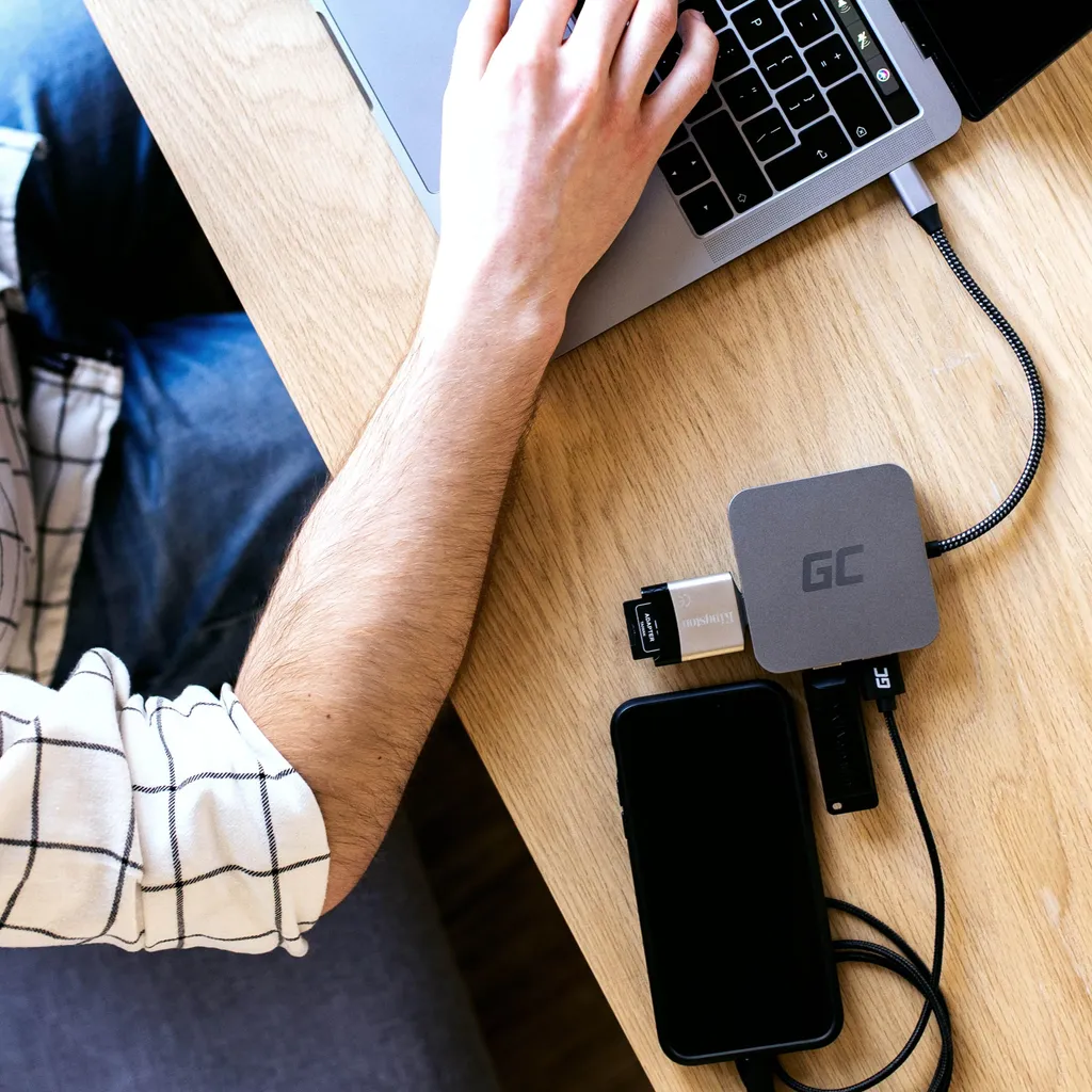 Plus de ports pour votre ordinateur : Station USB-C Green Cell Argent - 3