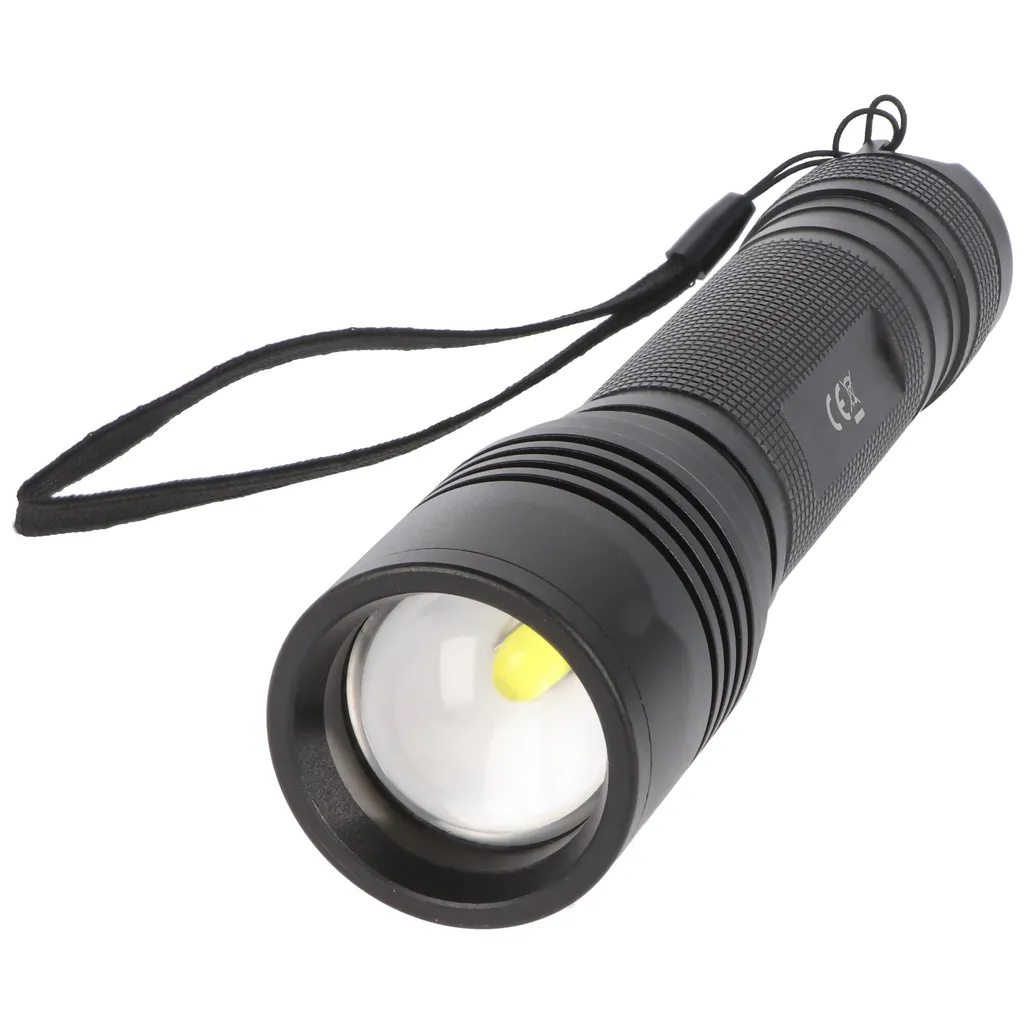 Éclairez tout avec la torche Arcas 18W Zoom 1600 lm contre l'obscurité