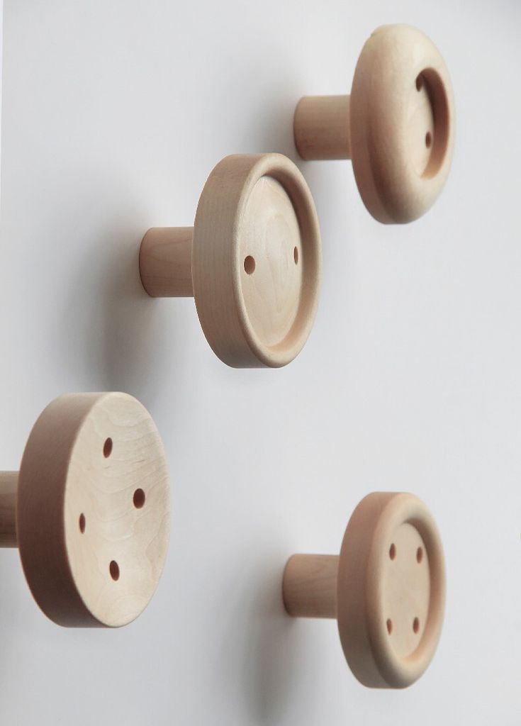 Garderobenhaken aus Holz im Knopf Design, 4er Set