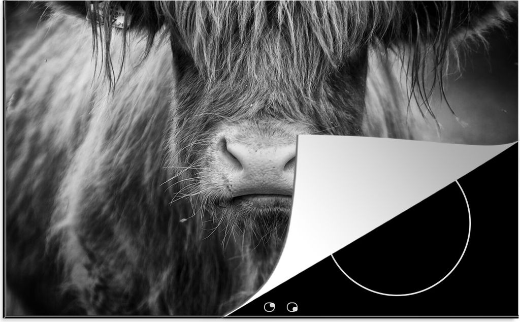 KitchenYeah Herdabdeckplatte Schottischer Highlander - Kuhkopf - Schwarz und Weiß , 78x52cm, Küche Deko, Glaskeramikfeld Herdabdeckung, Abdeckp...