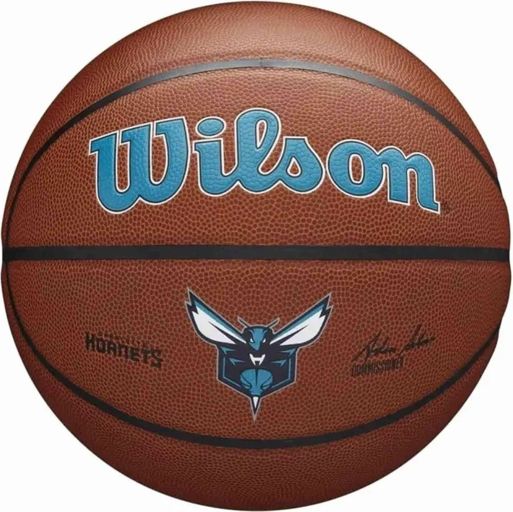 Wilson WTB3100XBCHA Ballon Basketball avec Structure Durable et Soft Touch