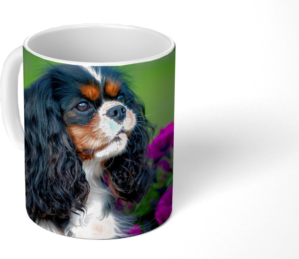 MuchoWow Tasse Kaffeetasse Kaffeebecher 350 ml Cavalier King Charles Spaniel mit lila Blumen Teetasse - Fototasse - Becher - Keramikbecher - Teeb...