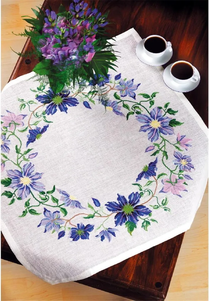 Nappe à broder Eva Rosenstand Klematis blau : kit complet 82x82cm