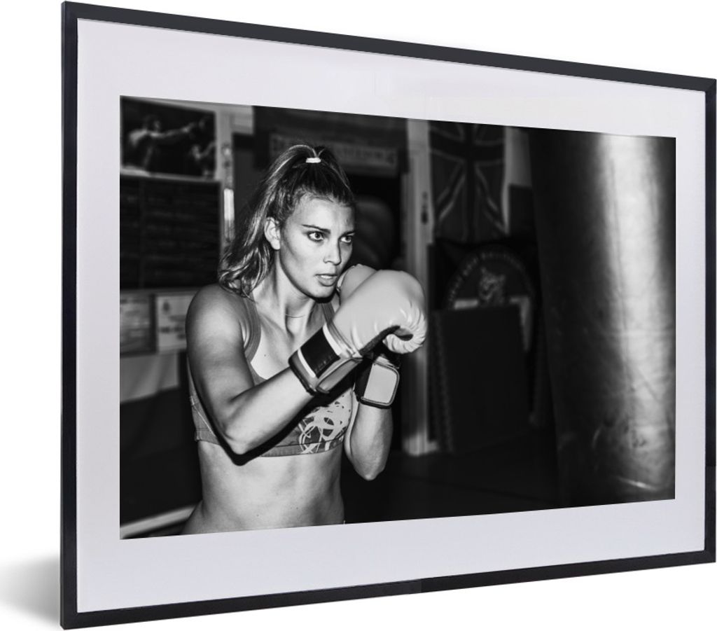 MuchoWow Gerahmtes Poster Boxen - Frau - Boxball 40x30 cm - Poster mit Schwarzem Bilderrahmen Wandposter Rahmen Foto Bilder - Bilderrahmen - Post...