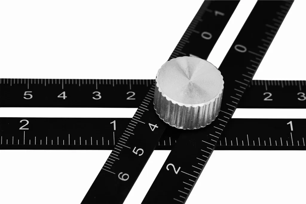 Équerre de mesure articulée et règle pliable multi-angle en métal noir - 9