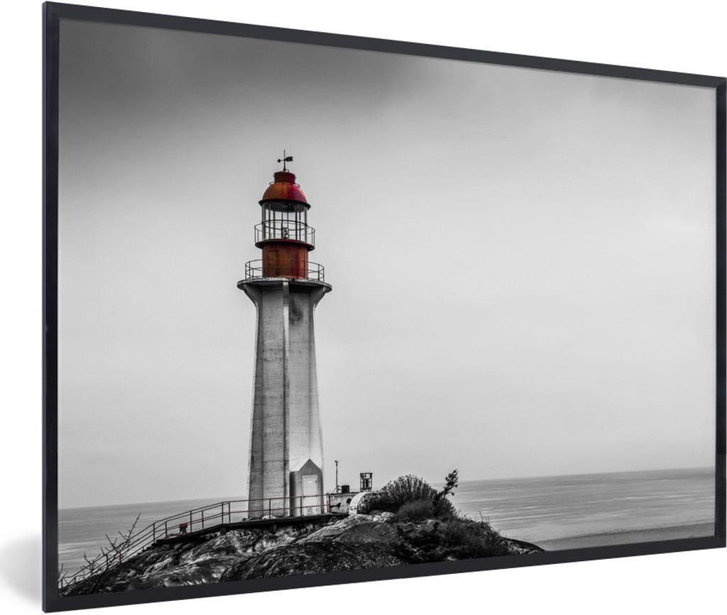 MuchoWow Gerahmtes Poster Schwarz-Weiß-Foto eines Leuchtturms im Westen von Vancouver 30x20 cm - Poster mit Schwarzem Bilderrahmen Wandposter Ra...