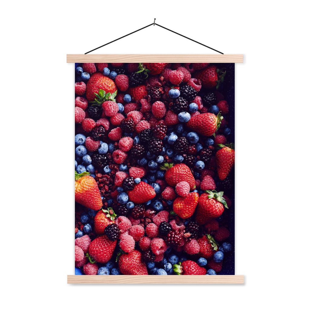 MuchoWow Textilposter Erdbeeren - Heidelbeeren - Stilleben 40x53 cm mit holzfarbenen Rahmen - Schlafzimmer