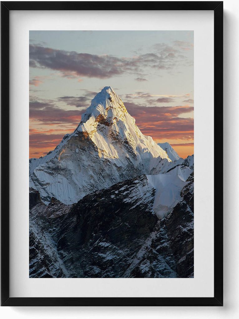 Verschneiter Berggipfel– Wandbild mit Rahmen – Gerahmtes Bild – Wanddekoration – 50x70 cm – Schwarz Rahmen