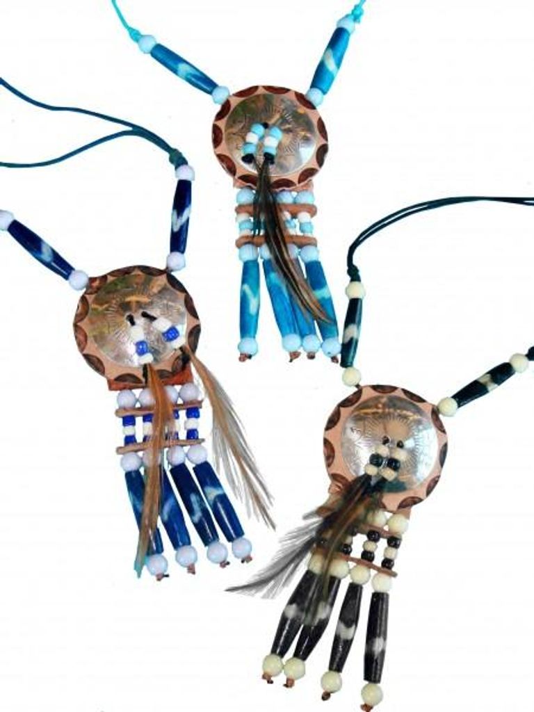 Halsband CONCHA, Anhänger mit Perlen und Bone verziert