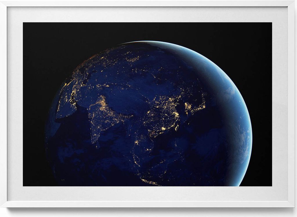Globus im Weltraum– Wandbild mit Rahmen – Gerahmtes Bild – Wanddekoration – 100x70 cm – Weiß Rahmen
