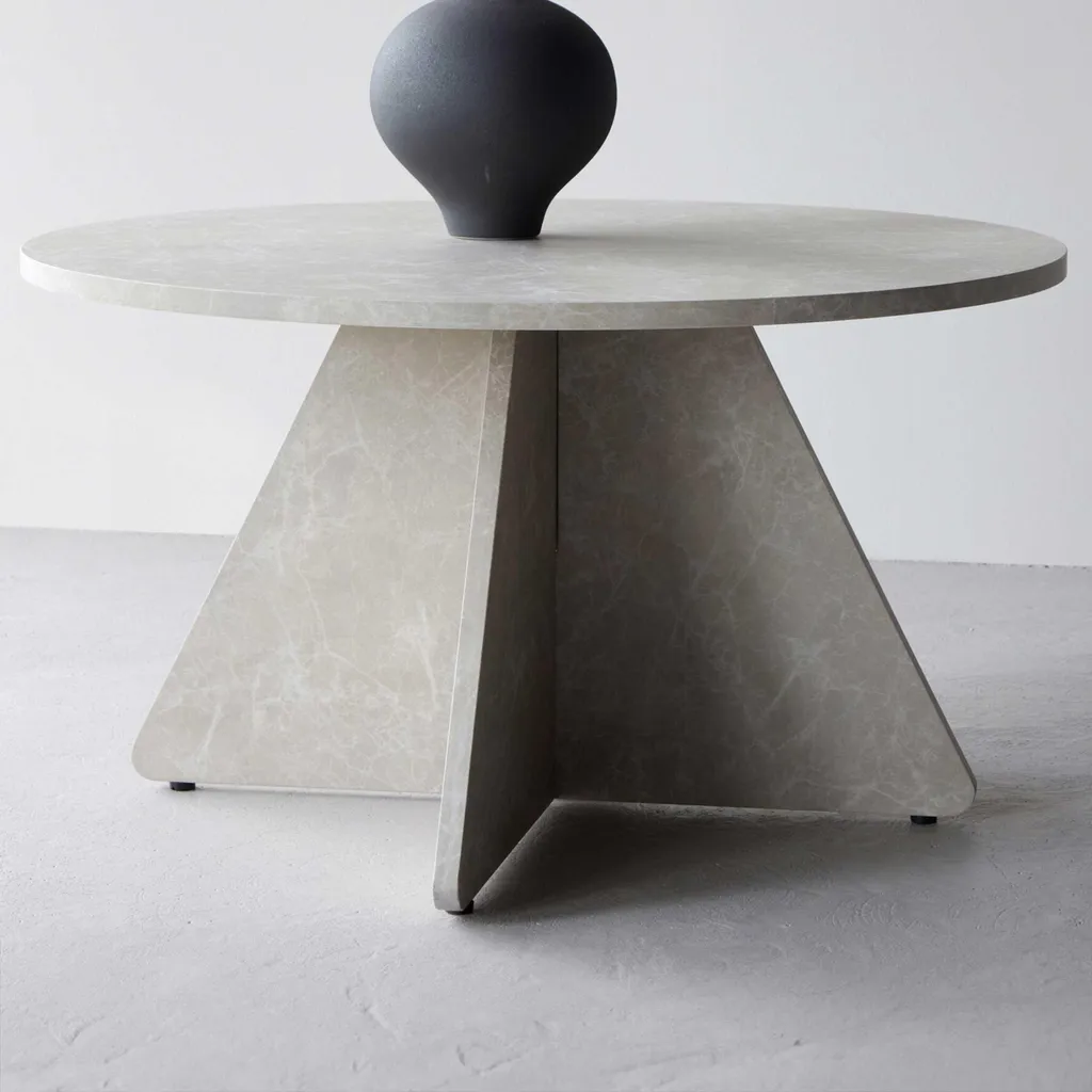 Table basse beige Bootcut en chêne clair avec piètement design unique - 9