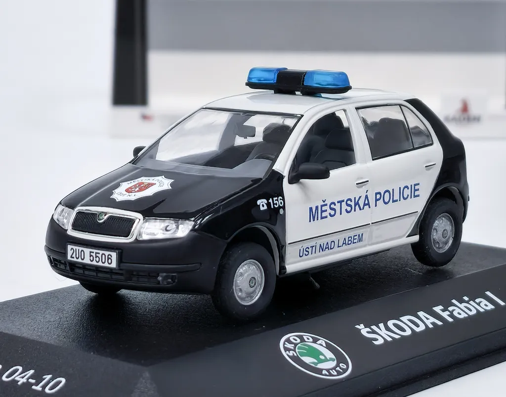 Škoda Fabia Junior Police 1:43 KADEN - Idéal pour Collection de Secours