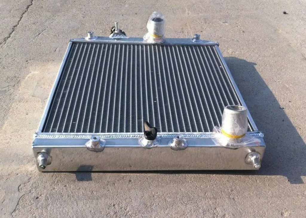 Radiateur Aluminium 350x358x52mm pour Voitures Compactes 1992-2000