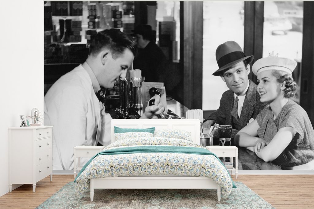 MuchoWow Fototapete für Wohnzimmer oder Schlafzimmer Wandtapete Vinyl Motivtapete Schwarz-Weiß-Foto von Geselligkeit in einer Bar - 350x260 cm ...