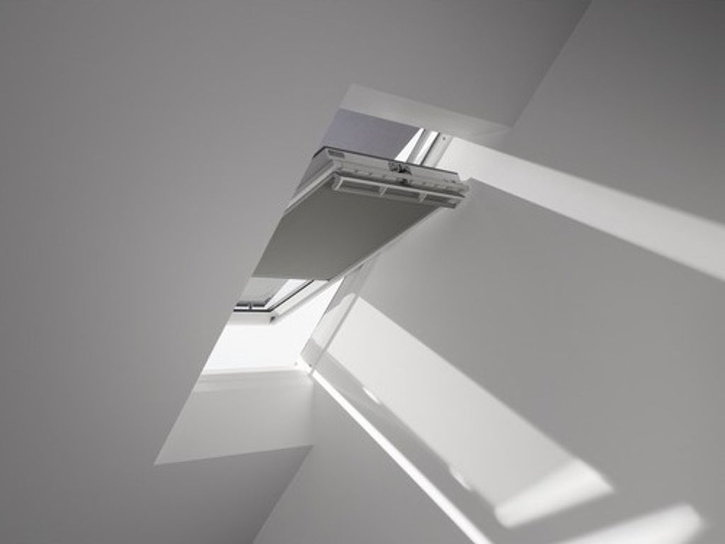 VELUX Vorteils-Set Hitzeschutz-Markise transparent schwarz und Verdunkelungsrollo grau DOP SK10 0705S