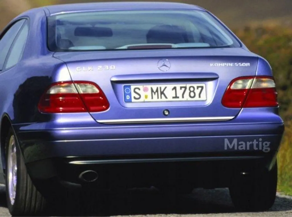 Rénover le coffre de Mercedes CLK C208 - Cache rayures chrome brillant - 3