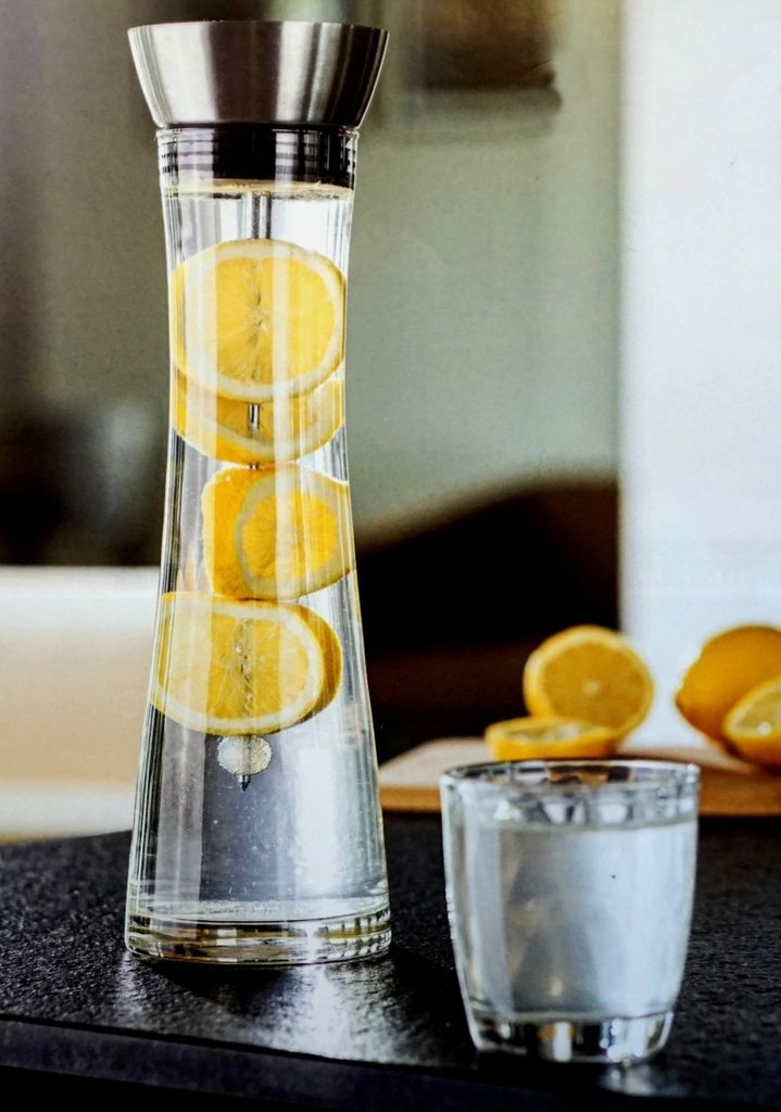 HI Wasserkaraffe Glas (1 Liter) mit Fruchtspieß, Ausgießer Produktbild 