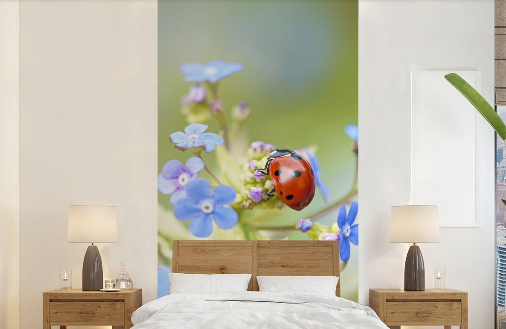 MuchoWow Fototapete für Wohnzimmer oder Schlafzimmer Wandtapete Vinyl Motivtapete Marienkäfer - Blume - Frühling - 120x240 cm - Hintergrundbild