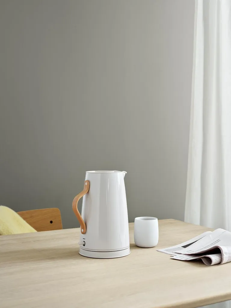Stelton Emma Bollitore Nero 1,2L: Il Must-Have del Design Nordico 2.0 - 13