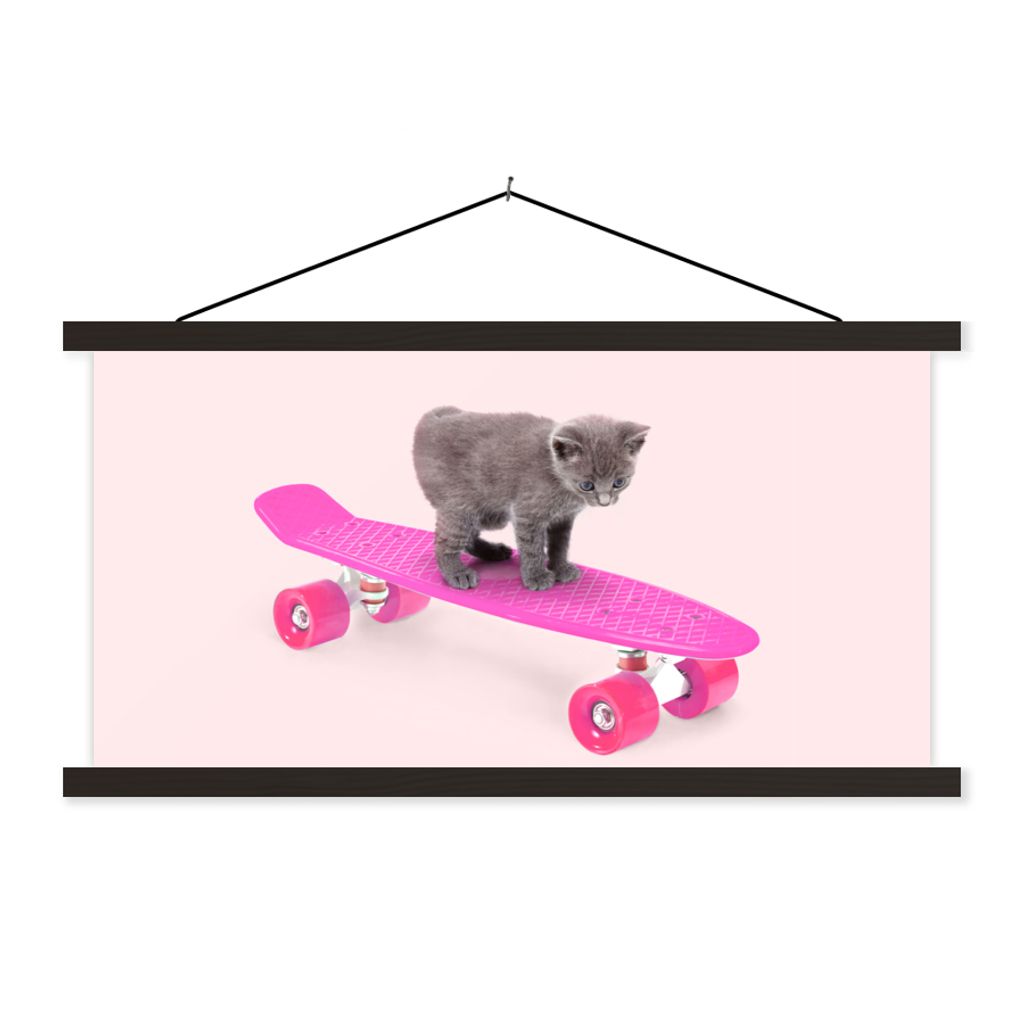 MuchoWow Textilposter Katze - Kätzchen - Tiere - Skateboard - Rosa 150x75 cm mit schwarzem Rahmen - Posterleiste