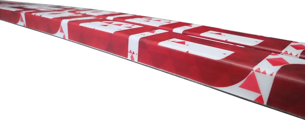 Skis de fond Brados XT Tour 180 cm : Système à écailles et accroche rouge