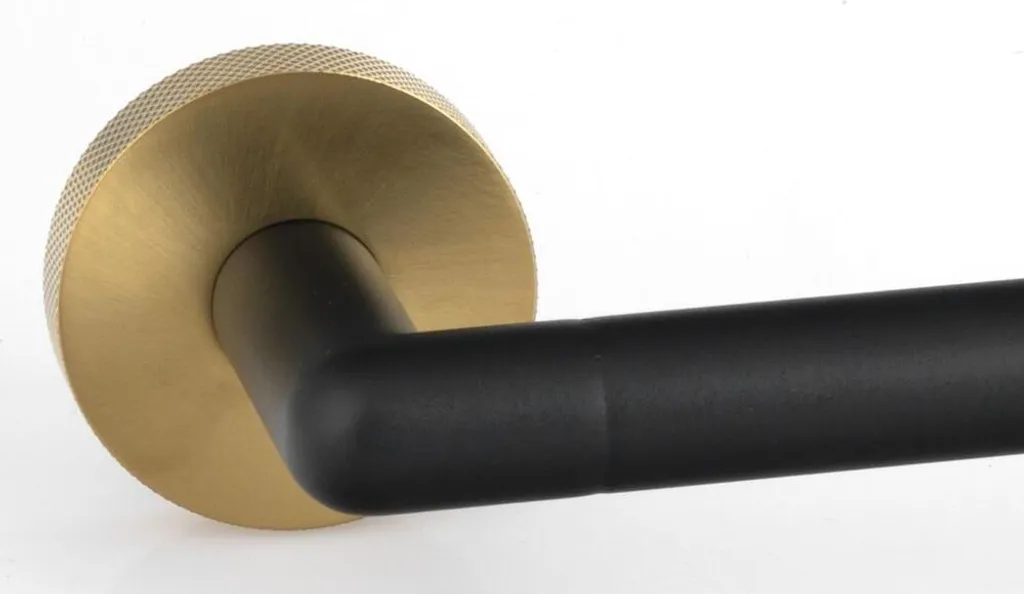 Porte-serviettes design noir et or mat LARISSA 300mm haut de gamme