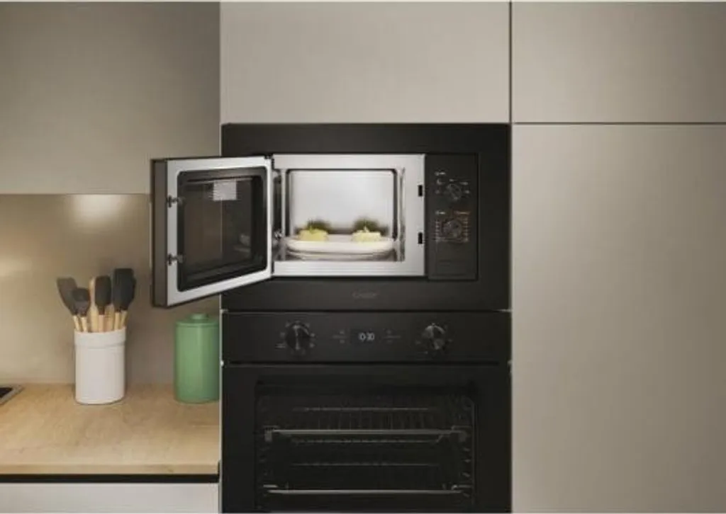 Micro-ondes Encastrable Candy Noir : Gain de place et Cuisson Rapide
