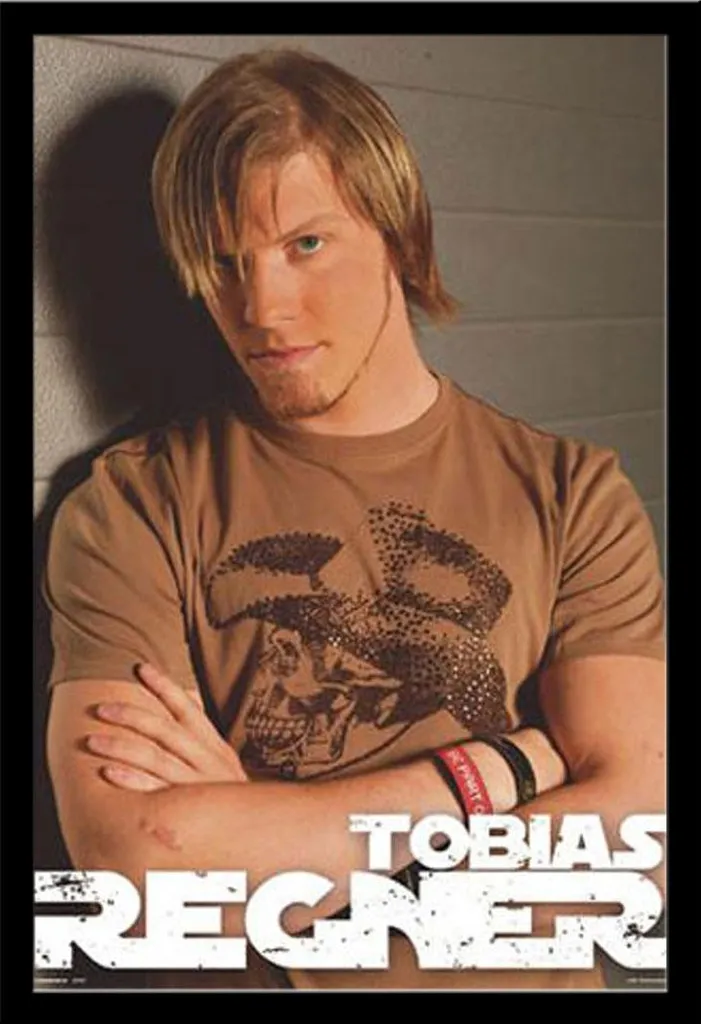 Poster Superstar Tobias Regner sous Cadre Amovible et Vitre Acrylique