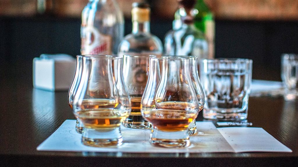 Jochen Schweizer Whisky Tasting Frankfurt am Main (8 High End Sorten); Erlebnis verschenken oder selbst erleben; Gutschein gültig für 1 Person Gr...