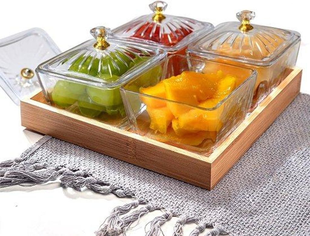 Holzschale mit 4 Gläsern und Deckel für Tapas und Antipasti