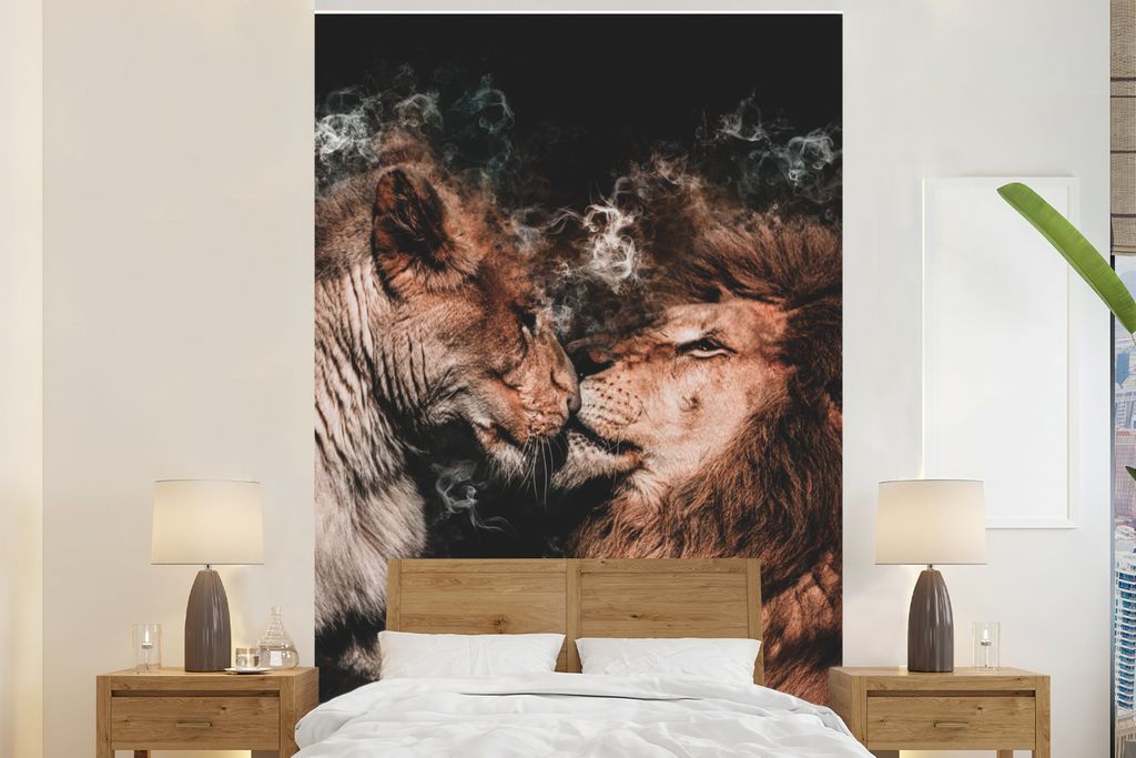 MuchoWow Fototapete für Wohnzimmer oder Schlafzimmer Wandtapete Vinyl Motivtapete Löwen - Rauch - Kissen - 145x220 cm - Wanddekoration