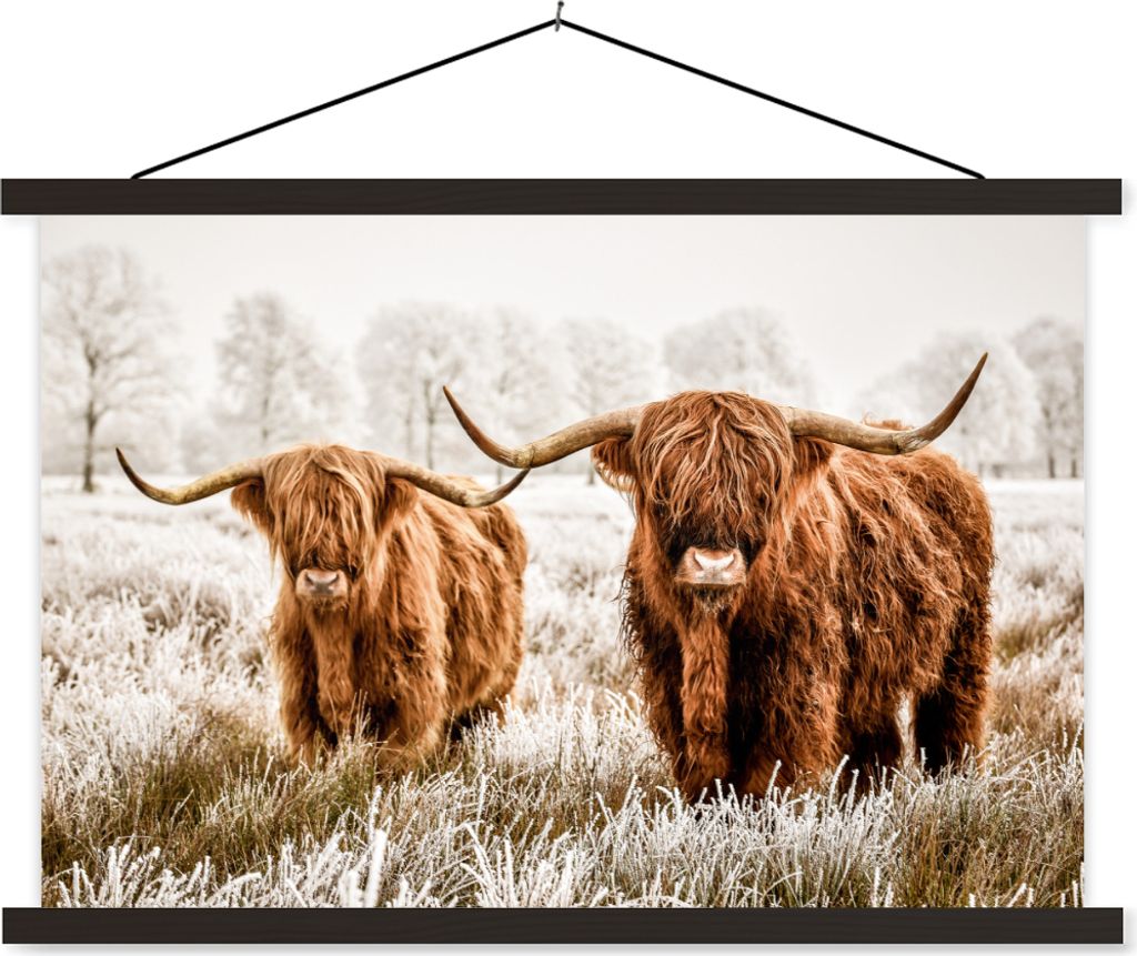 MuchoWow Textilposter Schottisches Hochlandrind - Kuh - Natur - Winter 90x60 cm mit schwarzem Rahmen - Aufhängungssatz