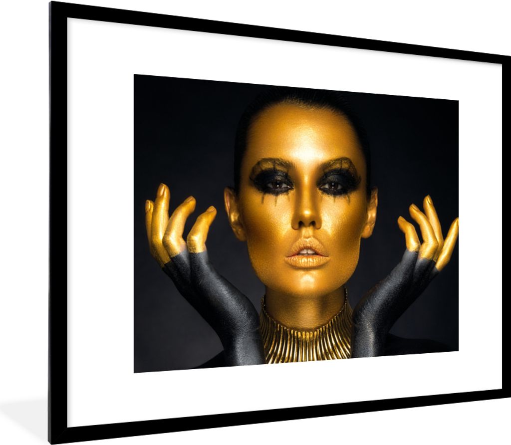 MuchoWow Gerahmtes Poster Frau - Porträt - Gold - Luxus - Schwarz 80x60 cm - Poster mit Schwarzem Bilderrahmen Wandposter Rahmen Foto Bilder - S...