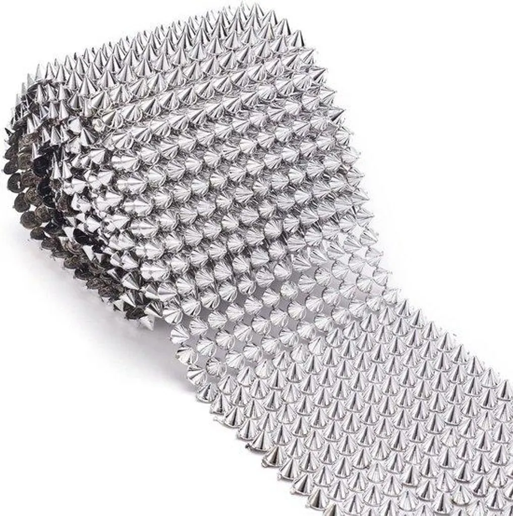 Pointes métalliques argentées 2m haute brillance pour décor punk chic