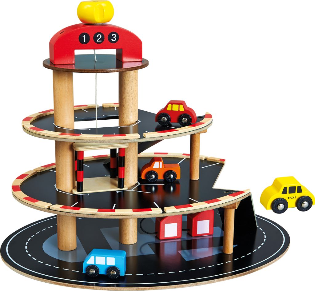 Parkhaus aus Holz mit Aufzug Produktbild 