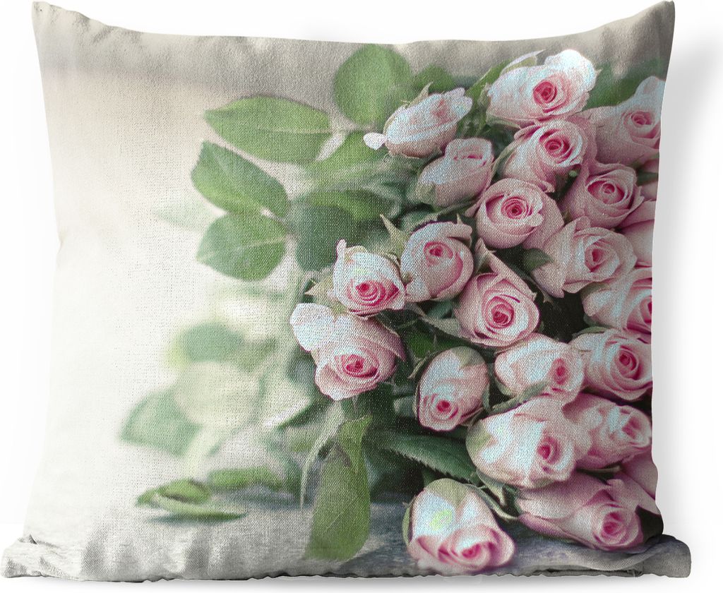 MuchoWow Outdoor Kissen - Ein großes Buch mit rosa Rosen liegt auf einem Tisch. - 60x60 cm - Wetterfest - Lounge Kissen - Dekoration - Schlaf Ki...