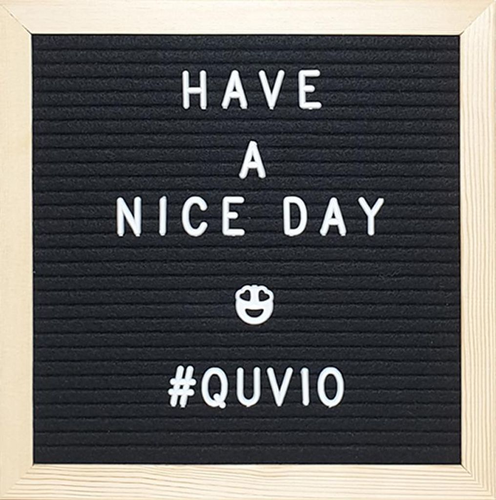 QUVIO Letterboard 25,5 x 25,5 cm - Enthält 460 Buchstaben, Produktbild 