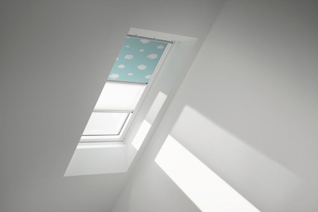 VELUX Vorteils-Set Verdunkelungsrollo Kids Blauer Himmel und Faltstore Plissee weiß manuell Rahmen weiß DFD MK06 4660SWL
