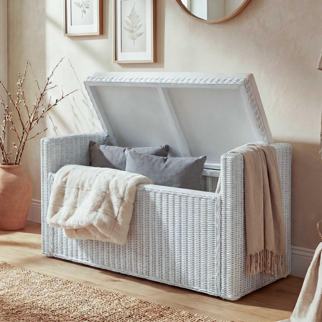 Aufbewahrungstruhe Genua, Truhe Sitzbank Garderobenbank, Kissen Kubu Rattan 88cm weiß