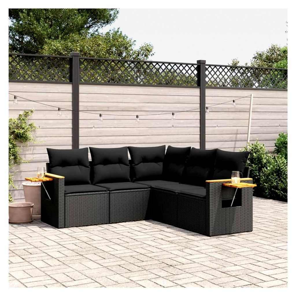 Ecklounge für den Balkon mit Stauraum aus Rattan